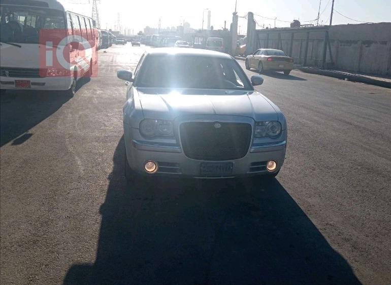 کرایسلەر 300